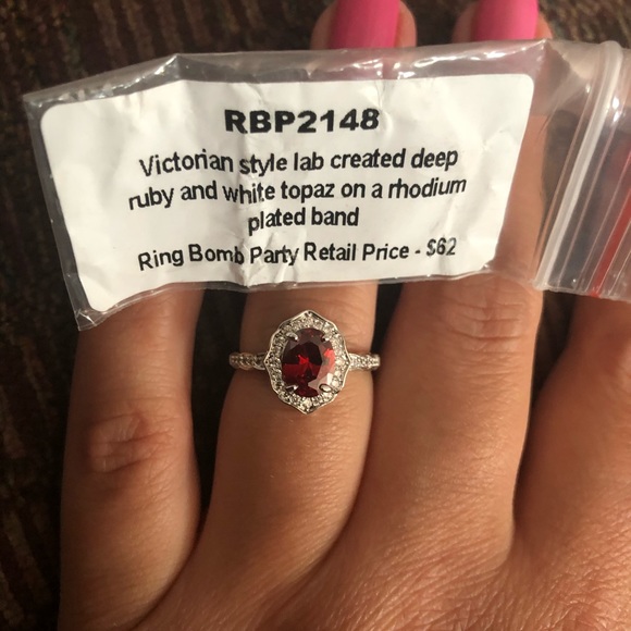 Size 6 ruby ring - Picture 1 of 2